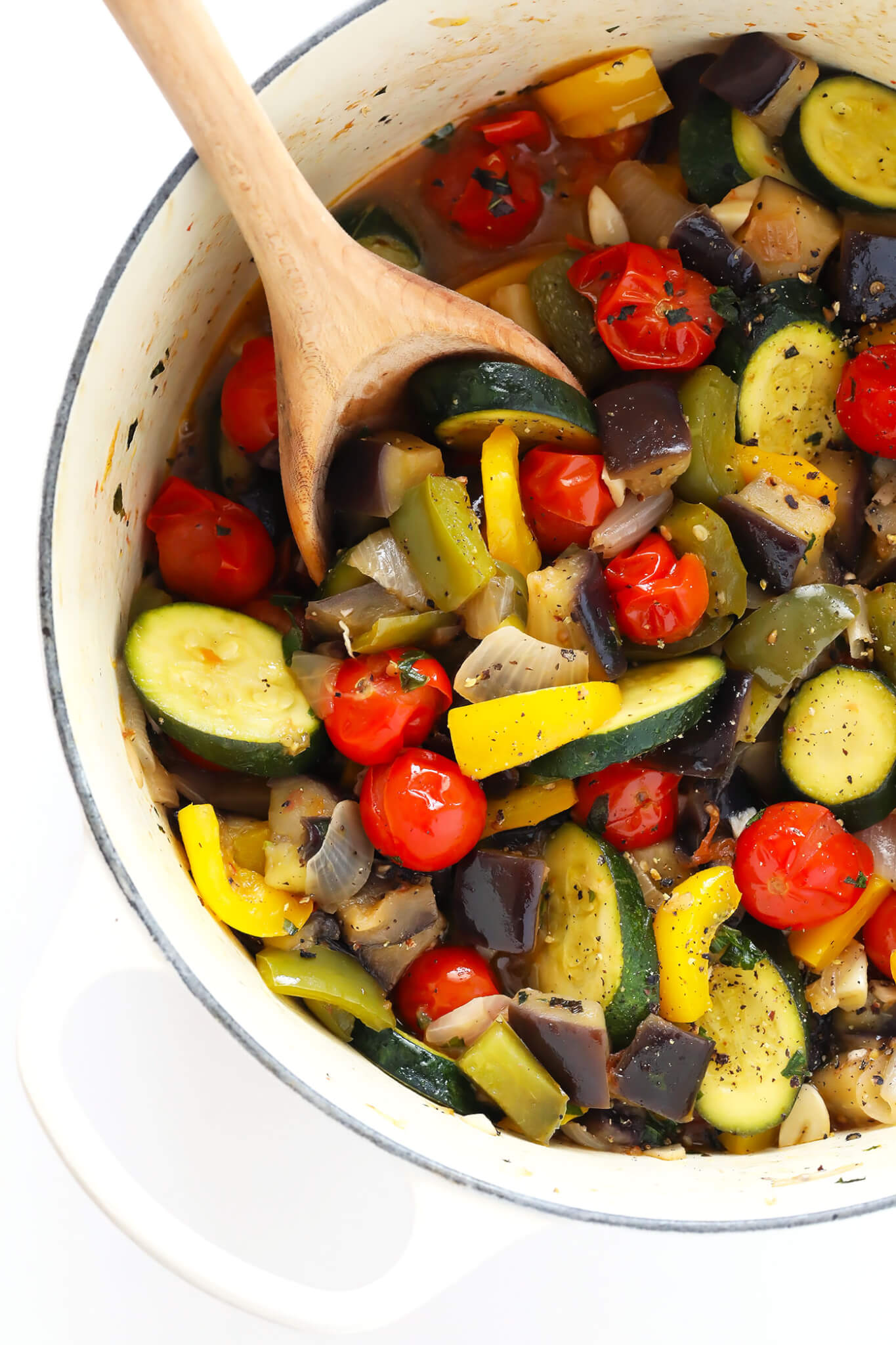 This ultra-easy Ratatouille recipe is the perfect way to use up summer vegetables (zucchini, eggplant, tomato, bell peppers, you name it!), and tastes absolutely delicious when served with crusty French bread (or pasta or quinoa or rice). An awesome healthy dinner idea, and one that's easy to customize with your favorite ingredients. | gimmesomeoven.com (Gluten-Free / Vegetarian / Vegan)