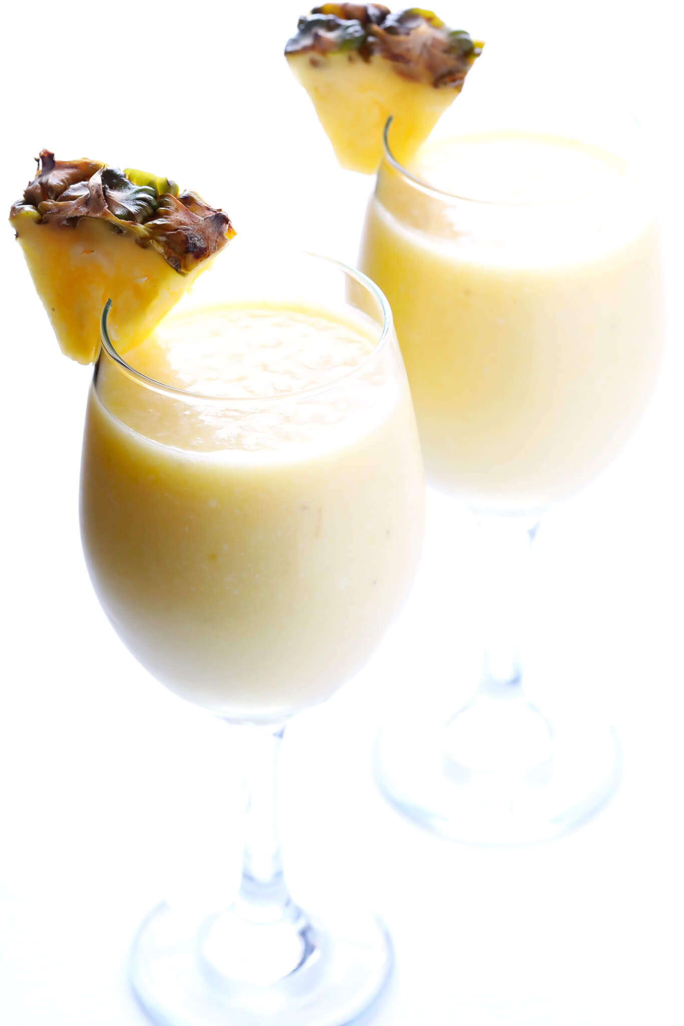 This Tropical Mimosa Smoothie is quick and easy to make, and perfect for brunch! | gimmesomeoven.com 